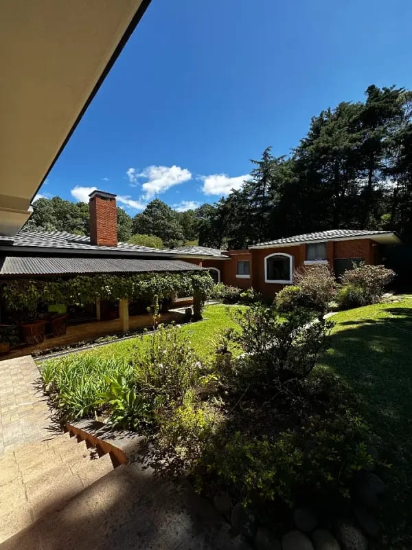 AMPLIA Y ELEGANTE CASA DE UN NIVEL EN VENTA | SANTA CATARINA PINULA "Condominio Las Tinajas" — Casa en Venta en Las Tinajas, Santa Catarina Pinula, Guatemala, Ciudad — foto 3 de 13