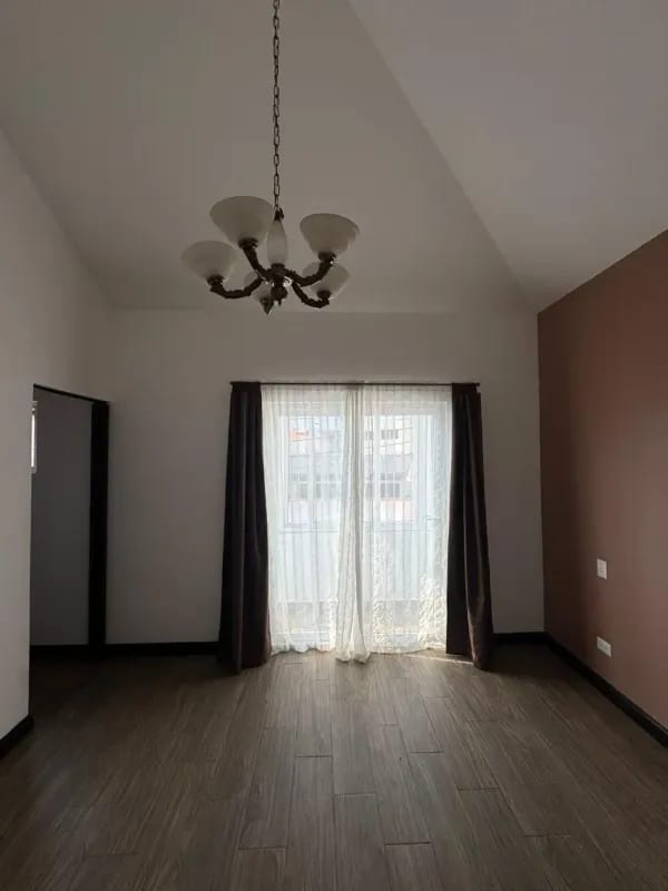 Casa en renta de 2 niveles, con amplios espacios dentro de garita y vista al bosque!! Carretera a San José Pinula — Casa en Alquiler en lo de Valdez, Carretera a El Salvador, Guatemala, Ciudad — foto 14 de 15