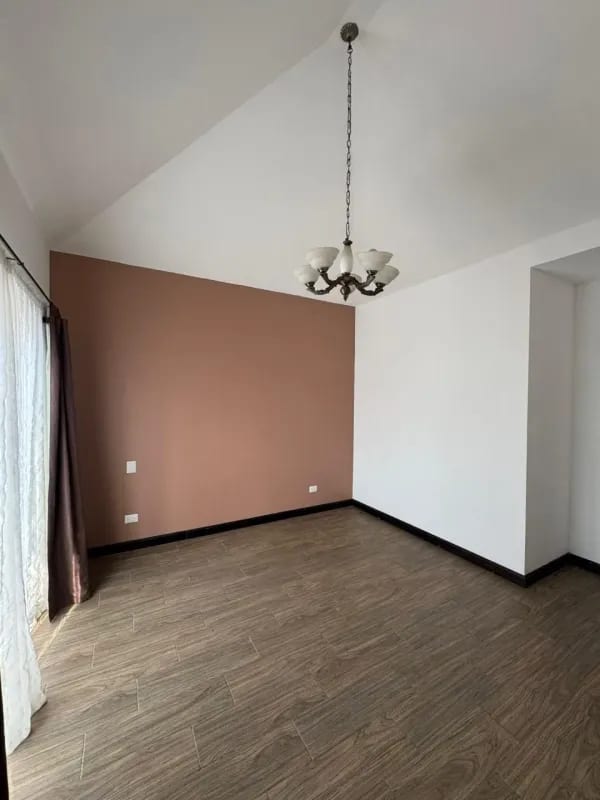 Casa en renta de 2 niveles, con amplios espacios dentro de garita y vista al bosque!! Carretera a San José Pinula — Casa en Alquiler en lo de Valdez, Carretera a El Salvador, Guatemala, Ciudad — foto 12 de 15