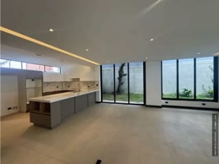 Zona 13 A Una Cuadra de las Américas Dentro de Garita Casa en Venta — Casa en Venta en Zona 14, Guatemala, Ciudad — miniatura 8 de 17