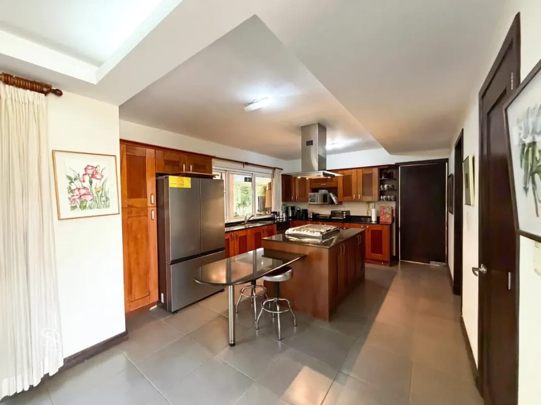 Casa en Venta - Colinas de Castel, Km. 20, Fraijanes — Casa en Venta en Fraijanes, Carretera a El Salvador, Guatemala, Ciudad — foto 1 de 11