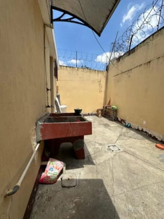 Venta de casa en Zona 11 Las Charcas dentro de garita — Casa en Venta en Las Charcas, Zona 11, Guatemala, Ciudad — miniatura 2 de 11