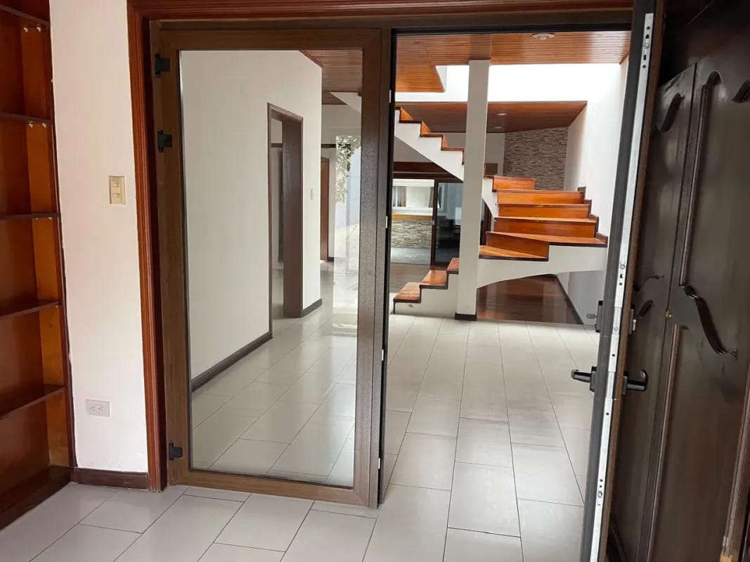 CASA EN VENTA O RENTA EN ZONA 14 EN SECTOR LA VILLA — Casa en Venta en Zona 10, Guatemala, Ciudad — foto 9 de 17