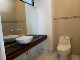 CASA EN VENTA O RENTA EN ZONA 14 EN SECTOR LA VILLA — Casa en Venta en Zona 10, Guatemala, Ciudad — miniatura 8 de 17